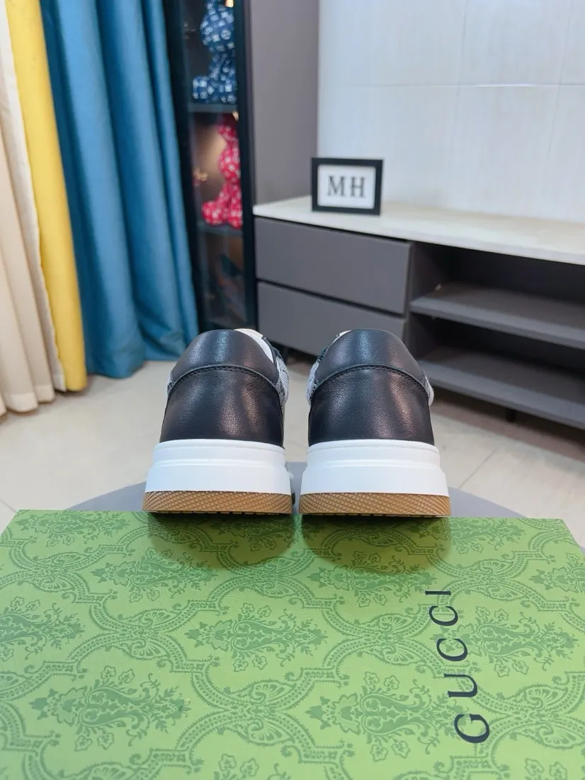 Men's shoes 💰420🌹🌹[GUCCI] Gucci's new lace-up casual men's shoes are on the market first, and the materials and workmanship are superior to all versions on the market. The highest quality shipped first-layer cowhide with imported original perforated materials➕genuine leather lining, privately molded soft outsole, high foot comfort, imported special materials highlight the brand's unique charm, high-end customization 38-44